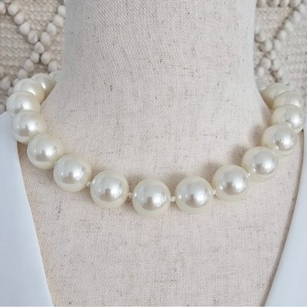 Carolee Simulated Pearl Adjustable Choker Necklace w/ Extra Large Creamy Pearls - Picture 6 of 16